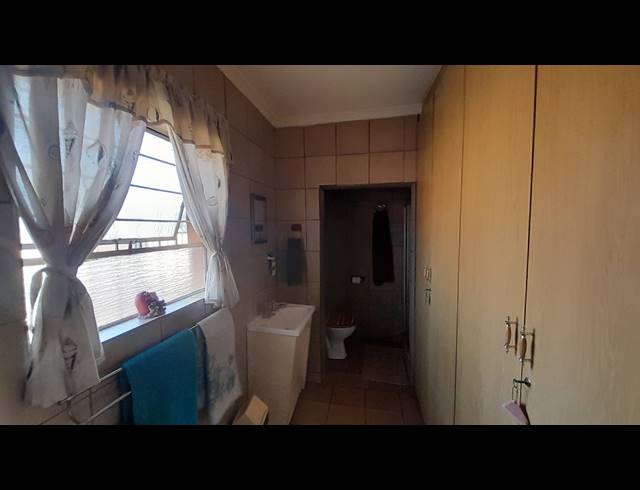 5 BEDROOM HOUSE FOR SALE IN KLIPPOORTJE